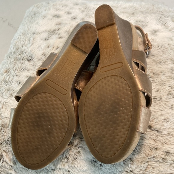 Aerosoles Gold Platinum Wedges Shoe - Picture 8 of 8